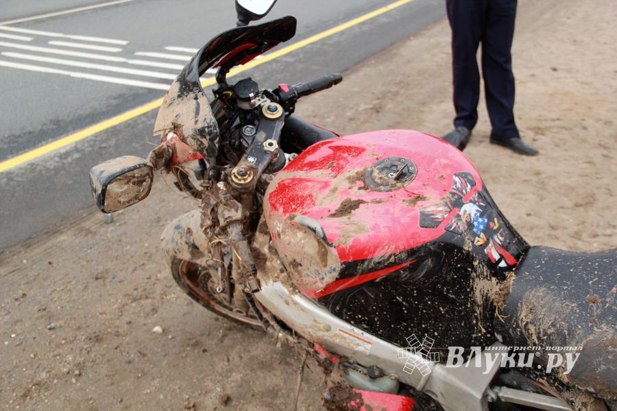 ДТП на трассе М-9: дорожные рабочие и гости из Волгограда (ФОТО)
