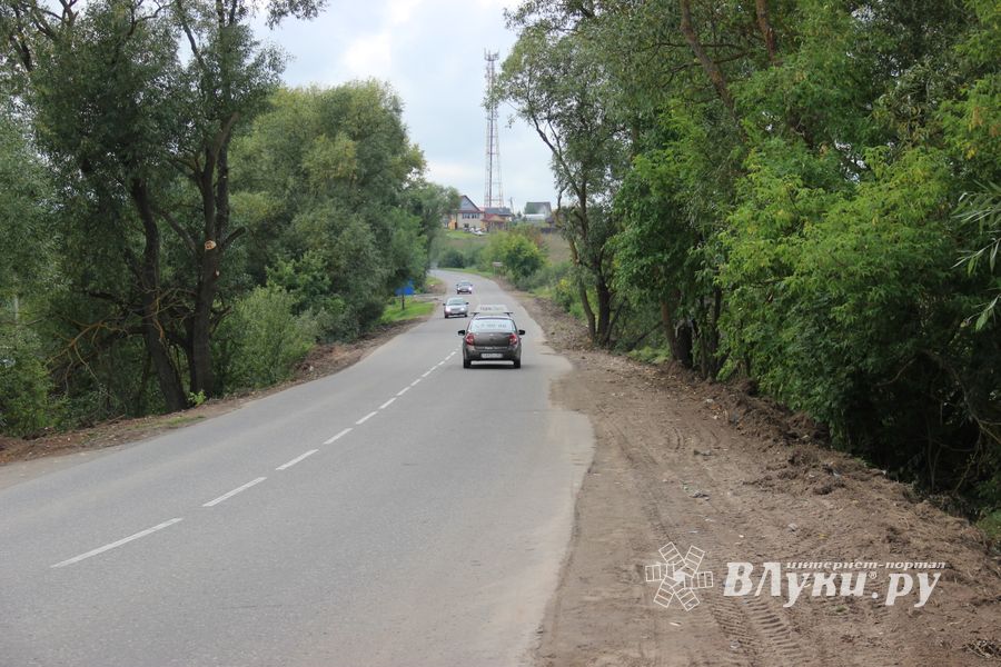 На Новосокольнической расширили и очистили обочину (ФОТО)