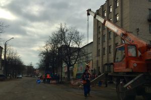 Фотофакт: на ул. Ботвина раскопали участок дороги