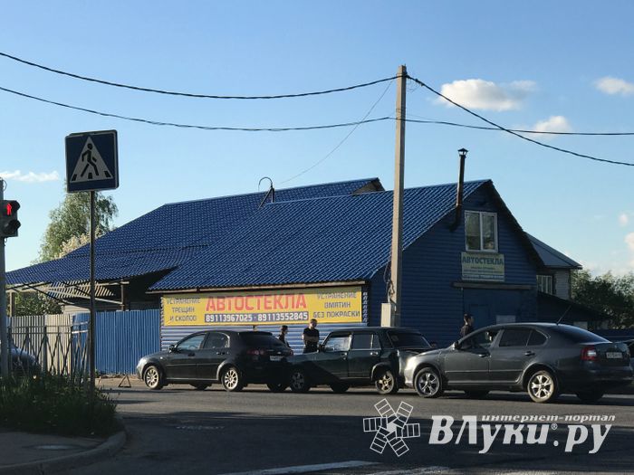 ДТП на ул. 3-й уд. Армии в Великих Луках (ФОТО)
