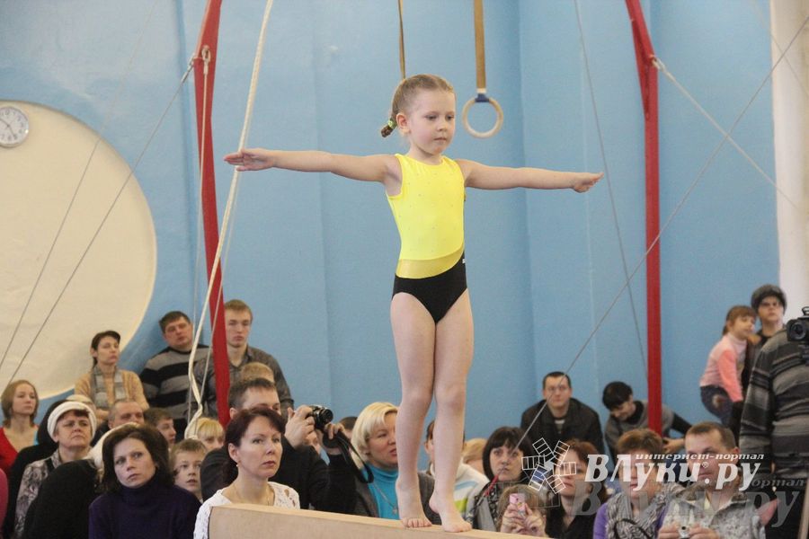 Соревнования по гимнастике посвятили освобождению Великих Лук