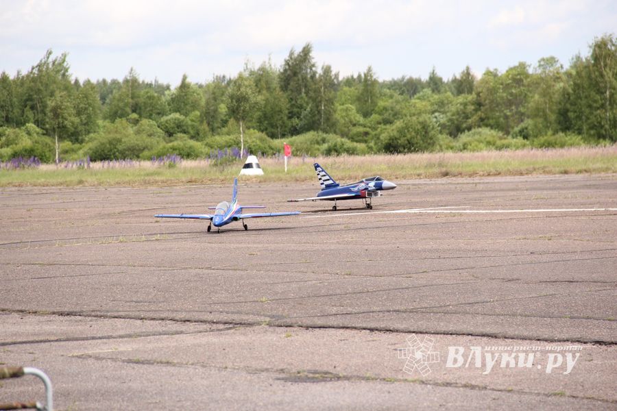 В Великих Луках проходит 7-й Фестиваль авиамодельного спорта (ФОТО)