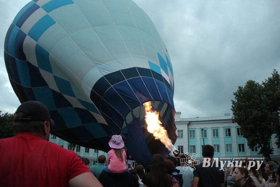 Ночным свечением аэростатов завершилась 24-я Международная встреча воздухоплавателей (ФОТО)