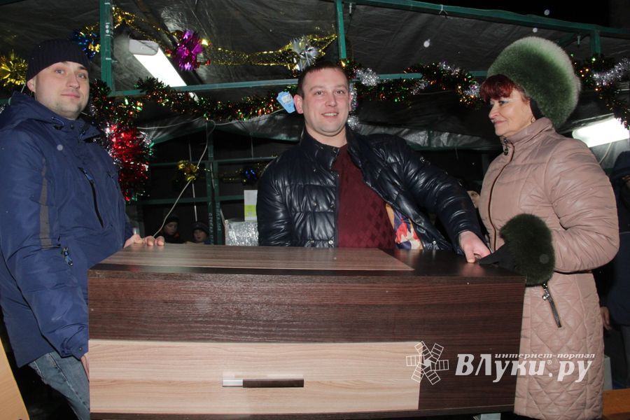 Великие Луки к встрече Нового года готовы (ФОТО)