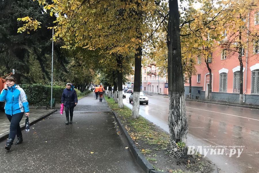 На пр. Октябрьском устанавливают ограждения (ФОТО)