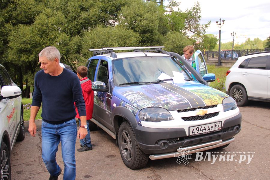 В Великих Луках прошла «Автовыставка 2017» (ФОТО)