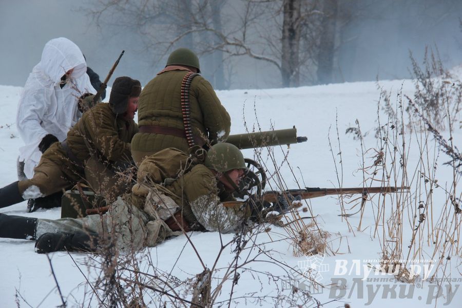Реконструкция битвы за освобождение Великих Лук