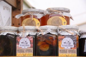 На ярмарке «Осень-2018» великолучане запаслись на зиму  «Столбушинскими продуктами» (ФОТО)