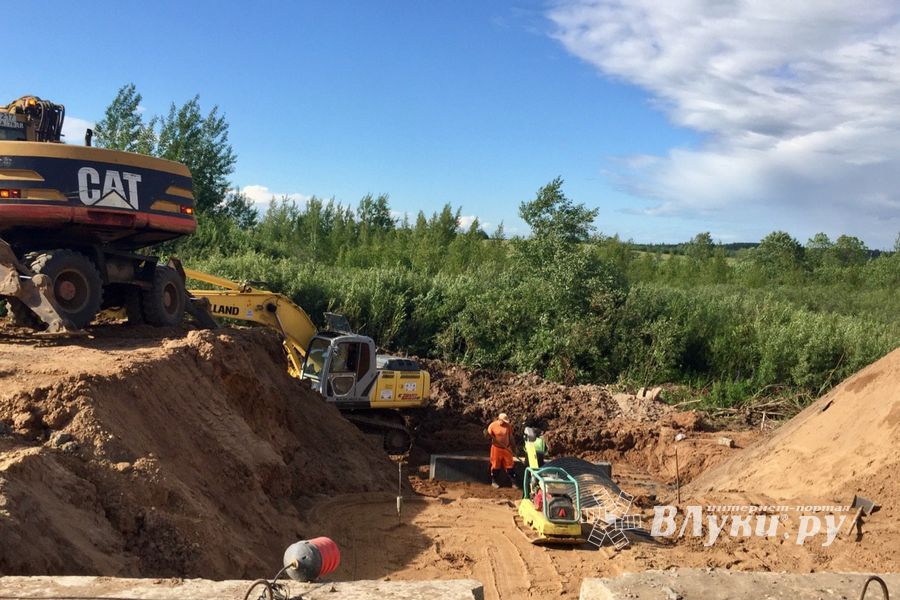 Фотофакт: Федеральную трассу М9 ремонтируют