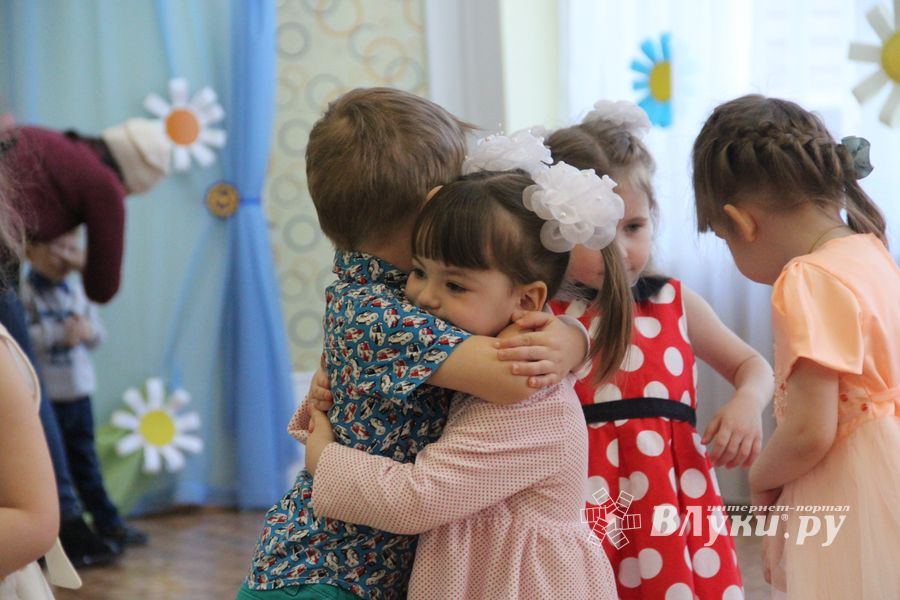 Малыши сада №1 поздравили мам и бабушек с 8 марта