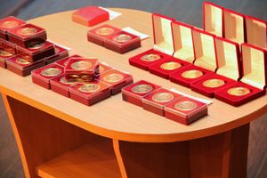 В Великих Луках выпускникам вручили медали «За особые успехи в учении» (ФОТО)