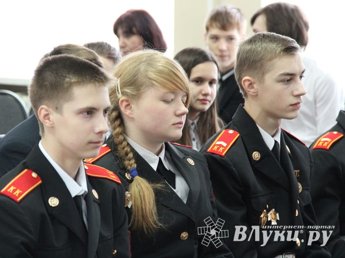 В Великих Луках наградили самых умных школьников