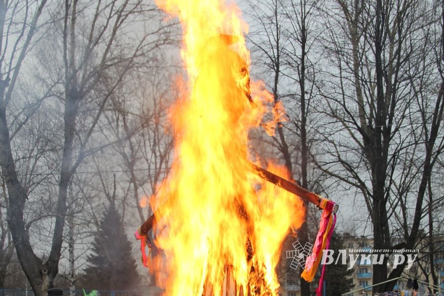 Гуляния широкой великолукской Масленицы