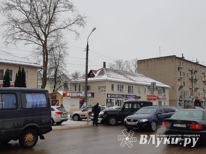 ДТП возле Смоленского рынка (ФОТО)