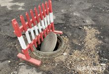 Пешеходам-великолучанам советуют не пользоваться смартфонами (ФОТО)