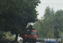 Фотофакт: В Великих Луках в районе улиц Полярная и улицы Дьяконова обновляют бордюрный камень