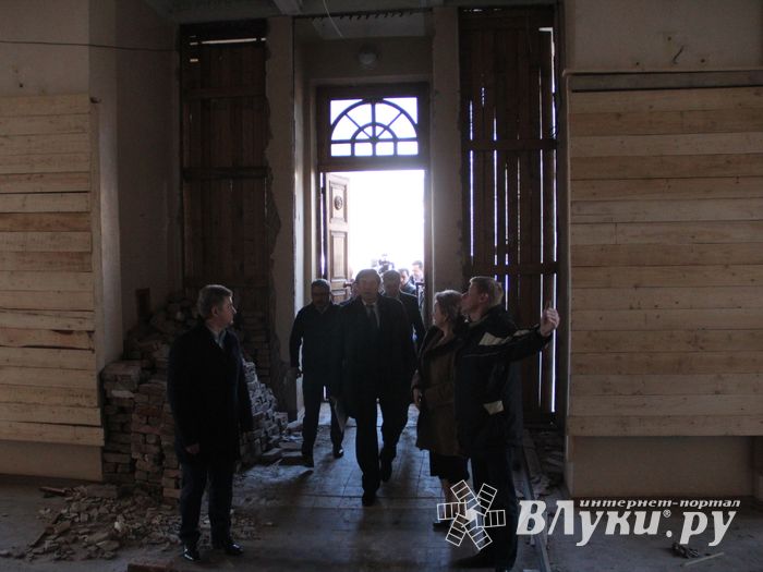 В театре не могут быть пластиковые окна... (фото)