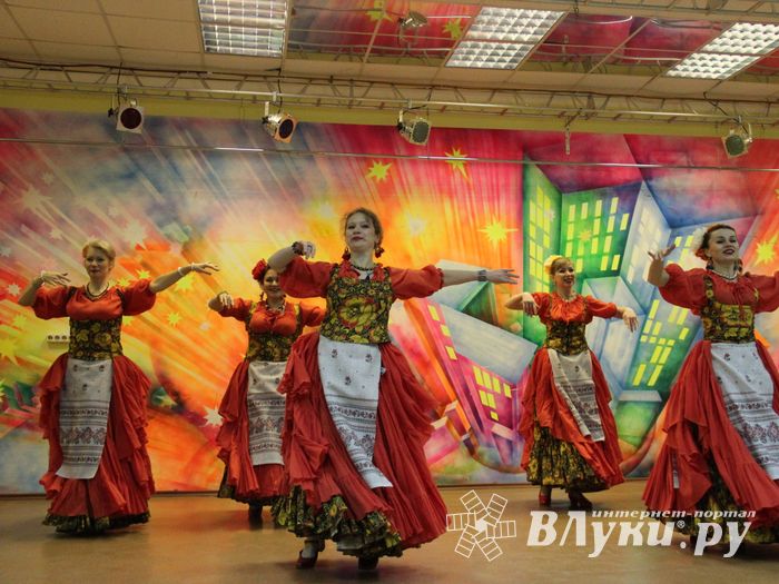 В Великих Луках открылась 8-ая Великолукская универсальная выставка (ФОТО)