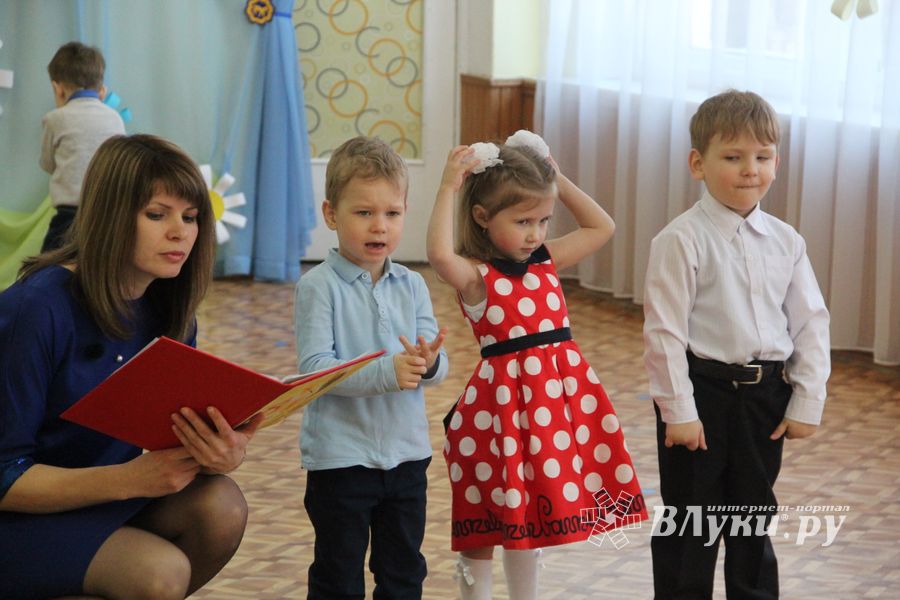 Малыши сада №1 поздравили мам и бабушек с 8 марта