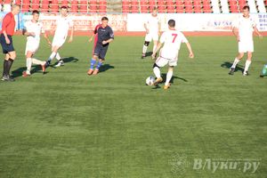 В Великих Луках команда «КПРФ» обыграла команду «Спартака» (фото)