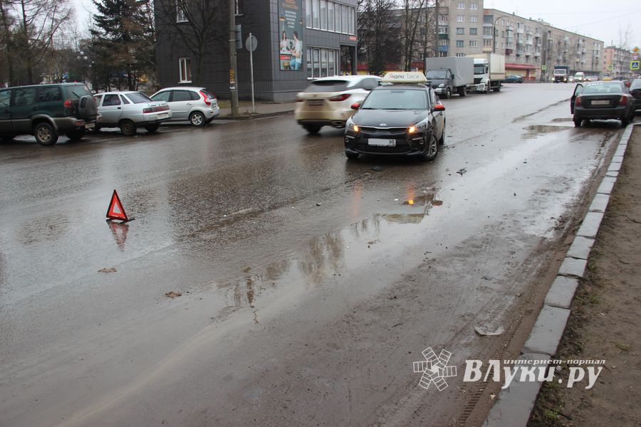 ДТП возле перекрёстка Гагарина-Дьяконова (ФОТО)