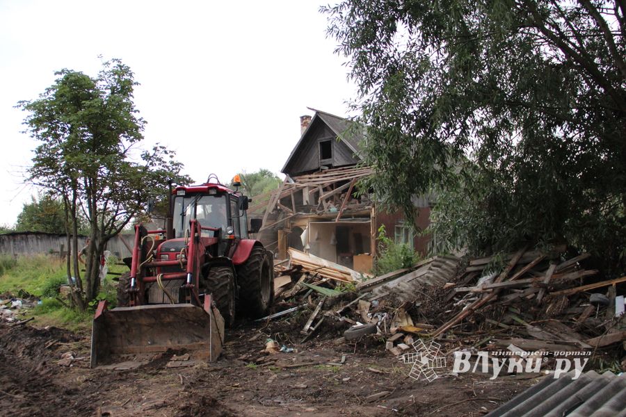 Великие Луки: ломать - не строить