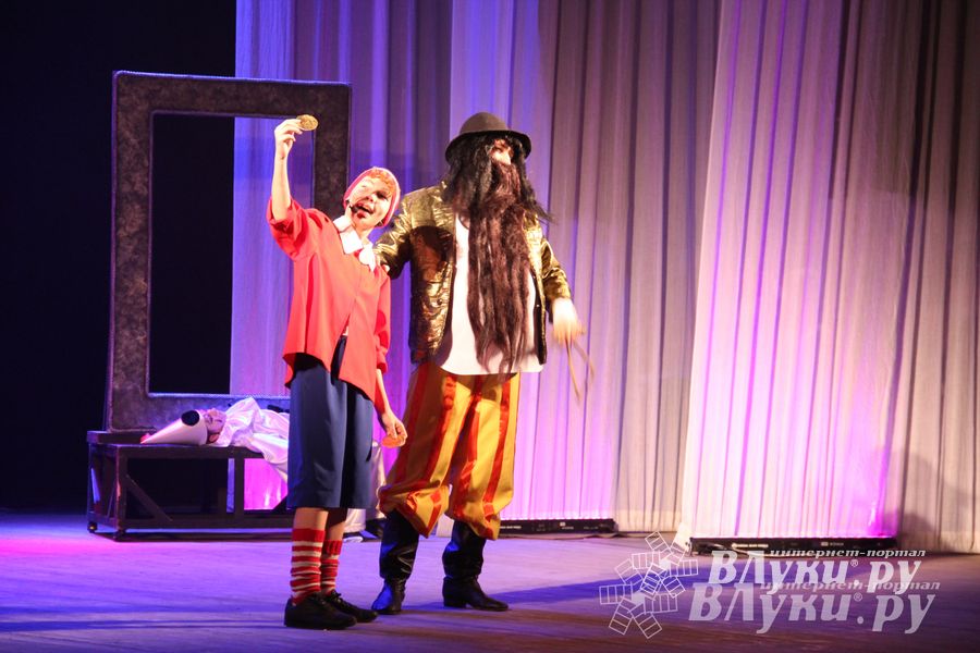 В городском ДК им. Ленина состоялась премьера музыкальной сказки «Буратино»