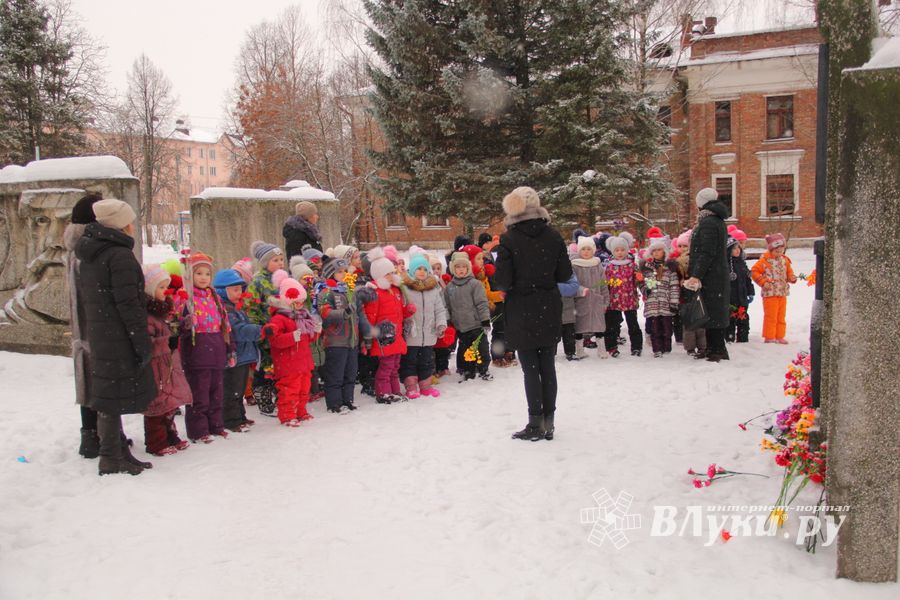 ​Юные великолучане отдали дань памяти героям-железнодорожникам (ФОТО)