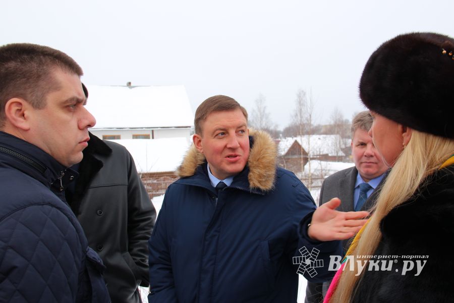 Губернатору не понравилось место для новой школы в Великих Луках (ФОТО)