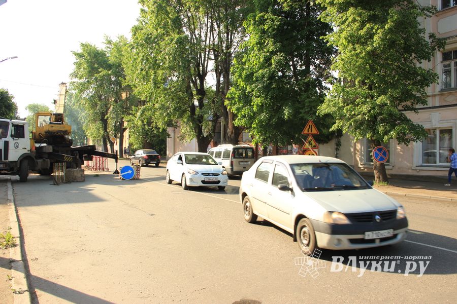 На ул. К. Либкнехта замена труб тепловых сетей (ФОТО)