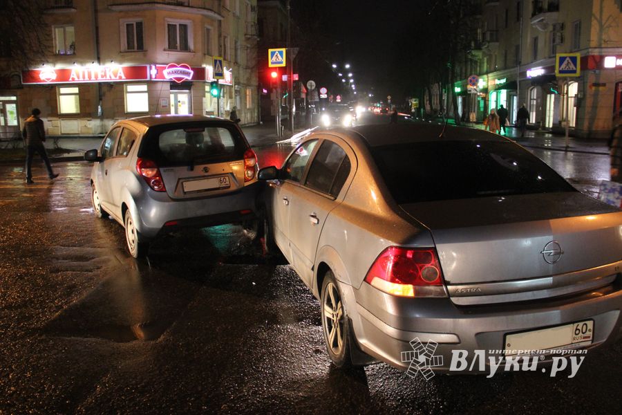 ДТП на перекрёстке Ленина-Зверева (ФОТО)