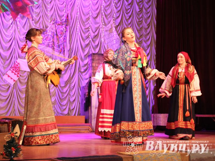 Рождественский концерт ансамбля «Заряница» прошел в Великих Луках (фото)