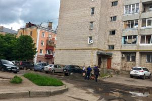 Великолучан беспокоит озеро во дворе дома (ФОТО)