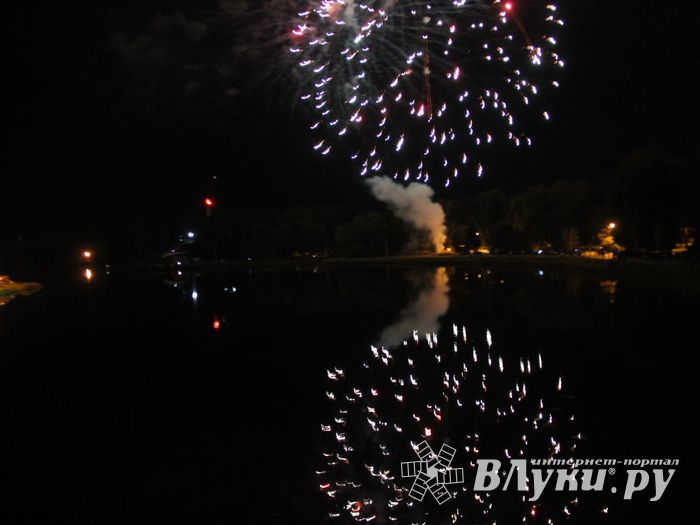 Огненные шоу состоялись над Ловатью (ФОТО)