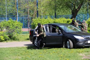 Спецназ «разгромил» на Дятлинке «банду»