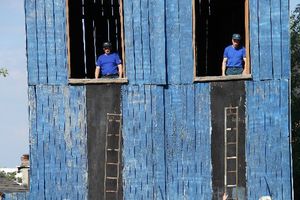 В Великих Луках прошли соревнования среди пожарных