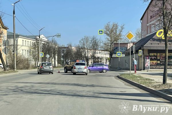 ДТП на проспекте Октябрьском в Великих Луках (ФОТО)