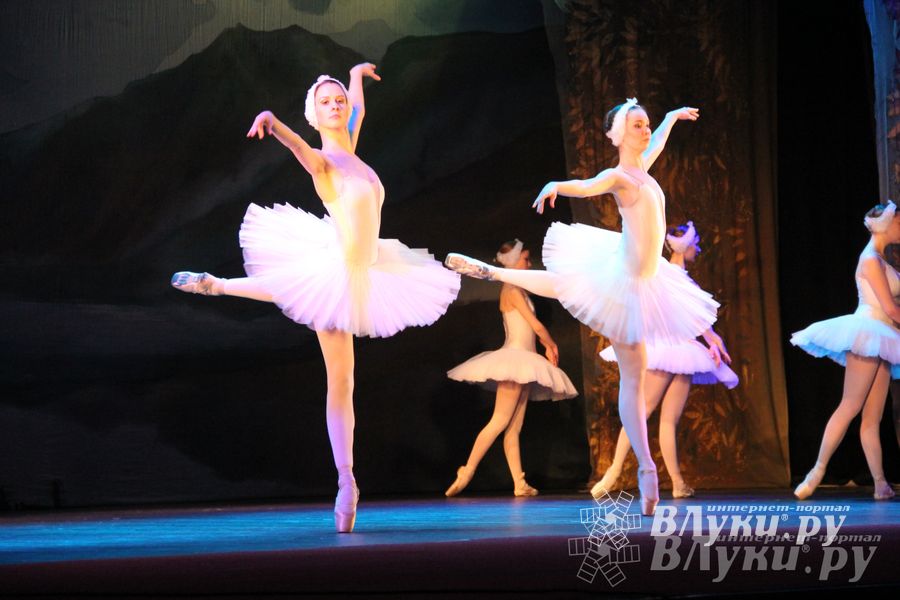 Московский театр «Корона Русского Балета» представил великолучанам балет «Лебединое озеро»