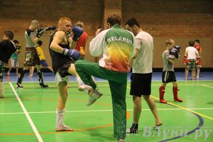 В Великих Луках прошел мастер-класс по кикбоксингу (фото)