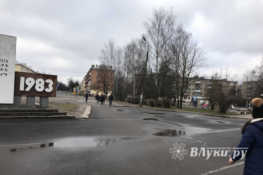 На площади Калинина появился новый асфальт (ФОТО)