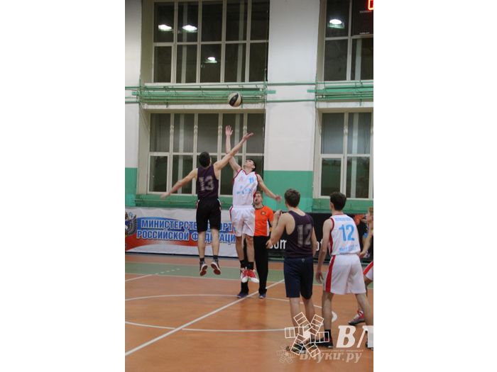 В Великих Луках прошли финальные игры муниципального этапа «КЭС-Баскет» (фото)