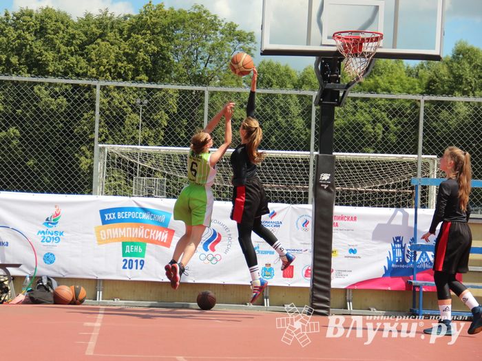 В Великих Луках прошёл Олимпийский День (ФОТО)