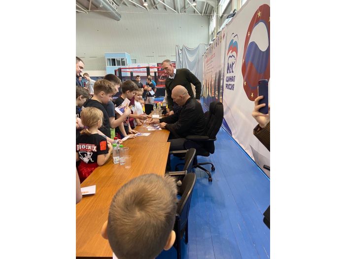 Николай Валуев посетил тренировку великолукских спортсменов (ФОТО)