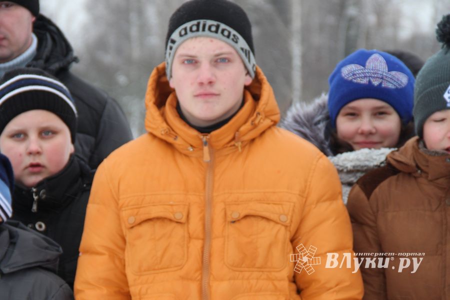 Никто не забыт: в Великих Луках благоустроили могилу неизвестного солдата (ФОТО)
