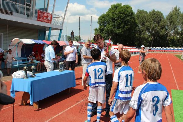 Юные футболисты из Калининграда стали победителями турнира «Локобол» в Великих Луках (фото)