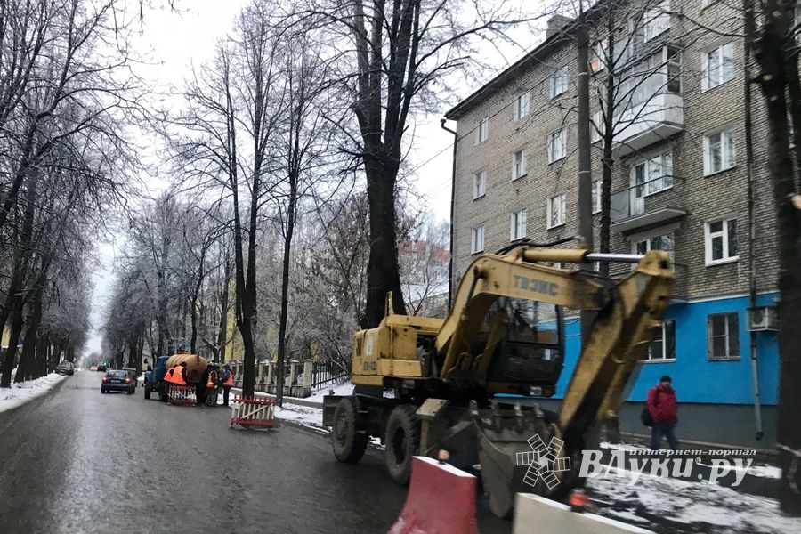 На улице Некрасова идет ликвидация прорыва водопровода