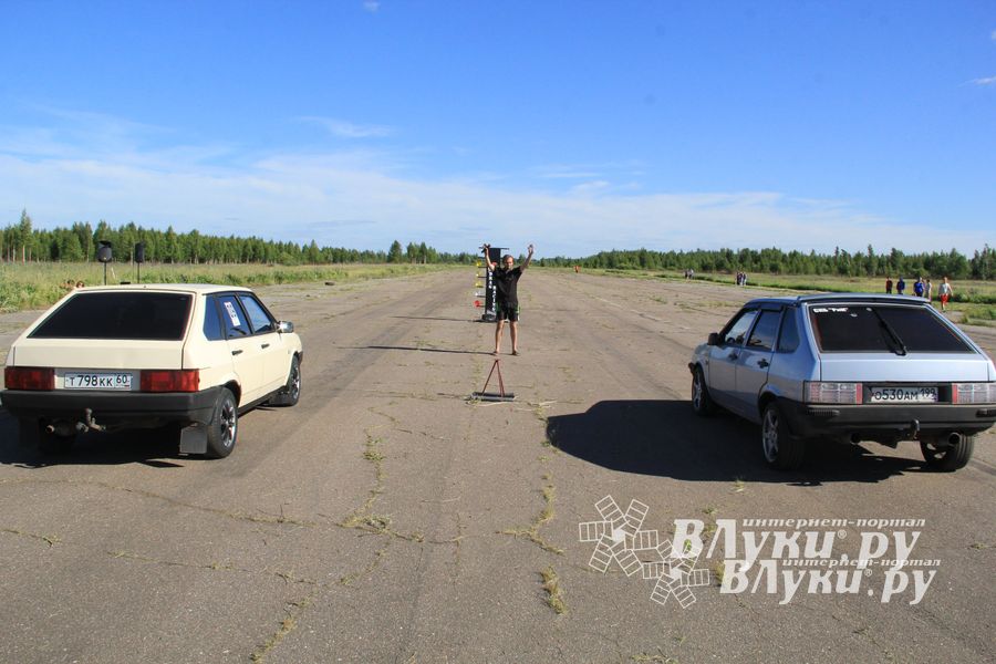 В Великих Луках прошел I этап Открытого чемпионата г. Великие Луки по Drag Racing (фото)