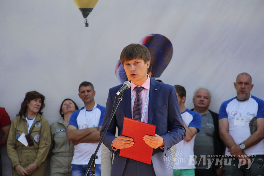 В Великих Луках открылась Международная юбилейная встреча воздухоплавателей (фото)