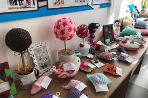 В школе №13 проходит выставка творческих работ учащихся (ФОТО)