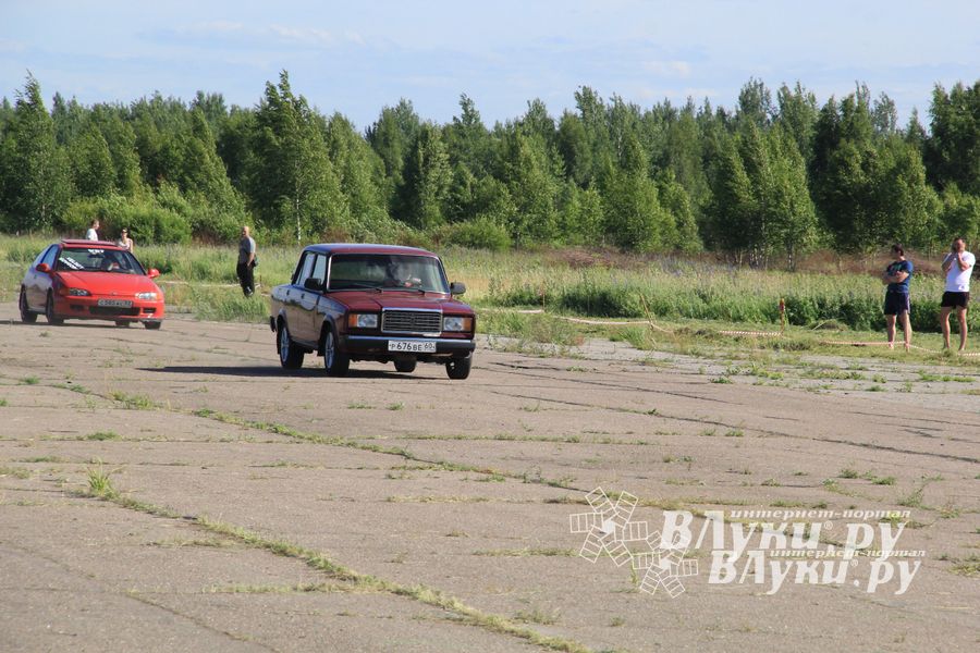 В Великих Луках прошел I этап Открытого чемпионата г. Великие Луки по Drag Racing (фото)